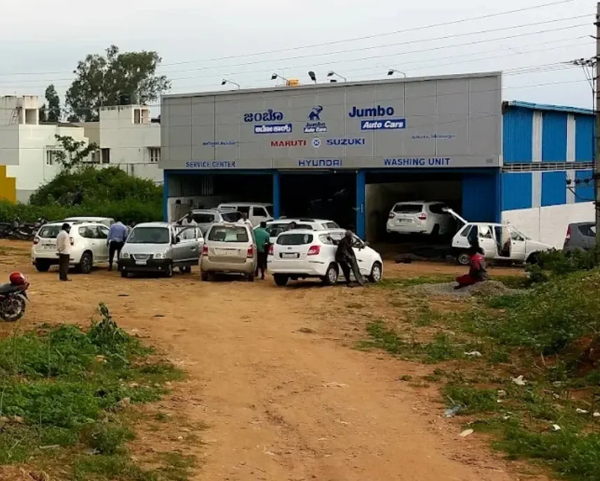 Car exterior cleaning and detailing at Jumbo Auto Cars